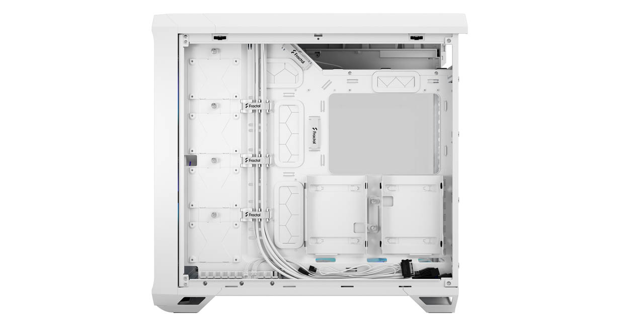 Fractal lanseaza familia de carcase Torrent White