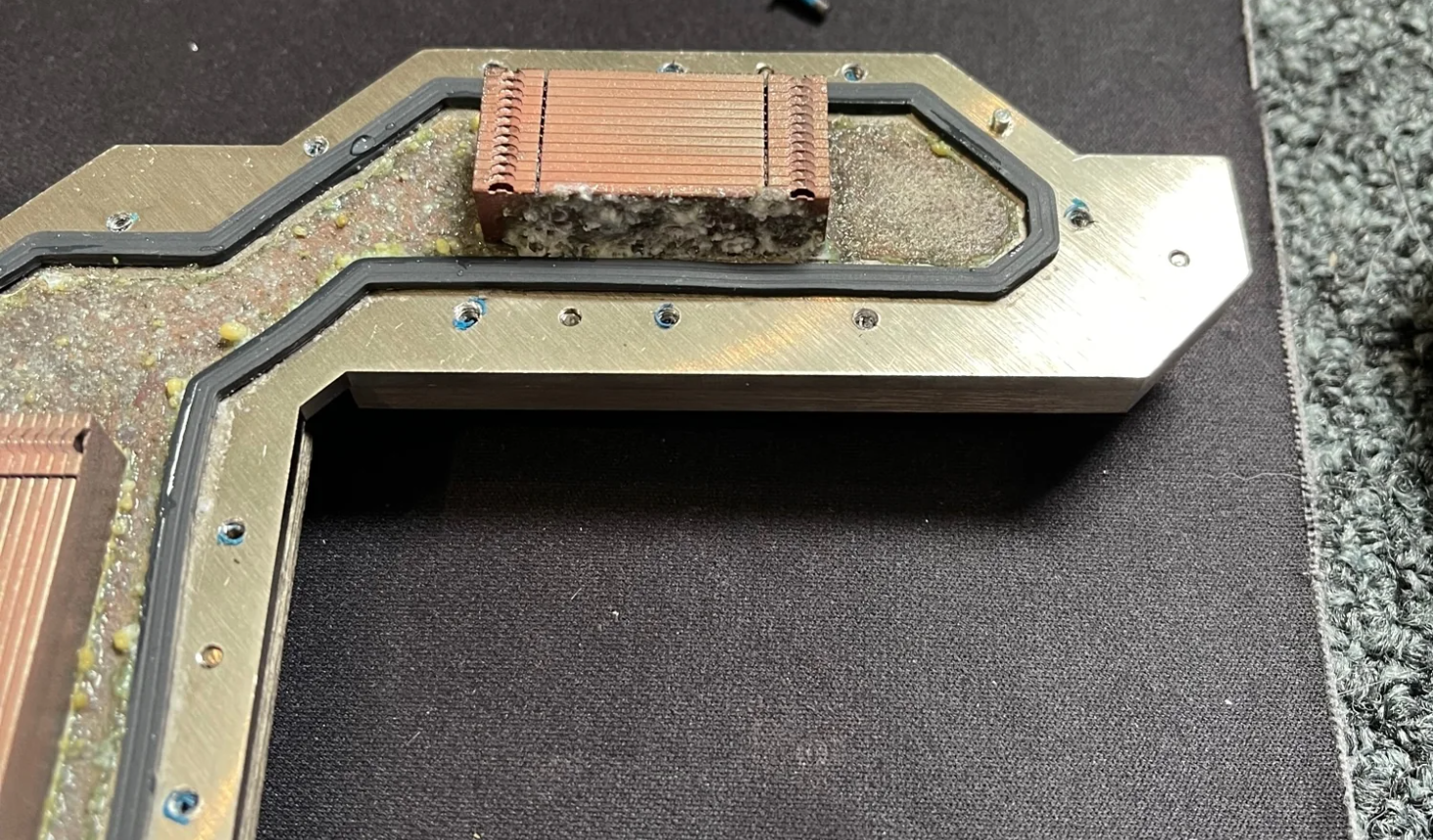 EK si Asus confirma problema de coroziune cu blocul Z690 Formula VRM