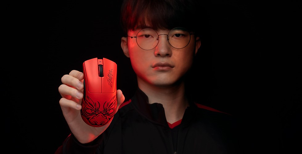 Razer lanseaza DeathAdder V3 Pro Faker Edition