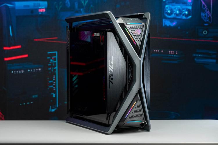ROG Hyperion GR701 este acum disponibila