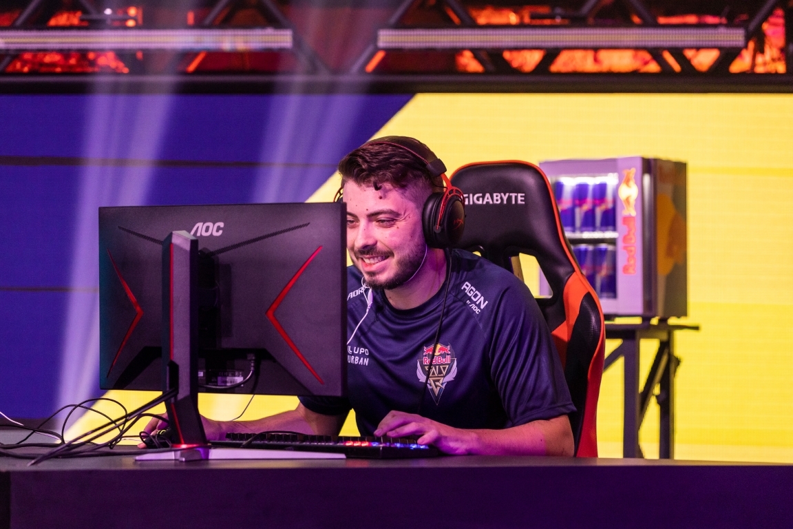 Parteneriatul de gaming dintre AGON by AOC si Red Bull se extinde si in 2023