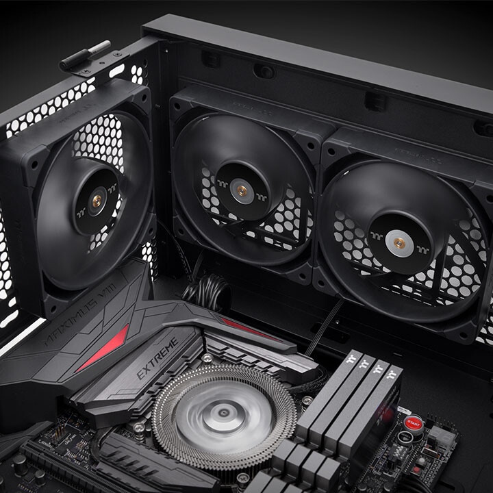 Thermaltake prezinta ventilatorul TOUGHFAN 12/14 Pro