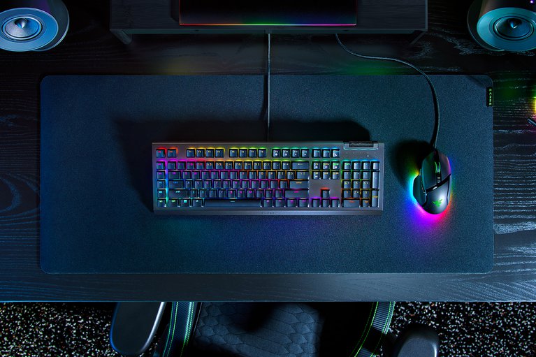 Razer introduce Razer BlackWidow V4 si BlackWidow V4 X