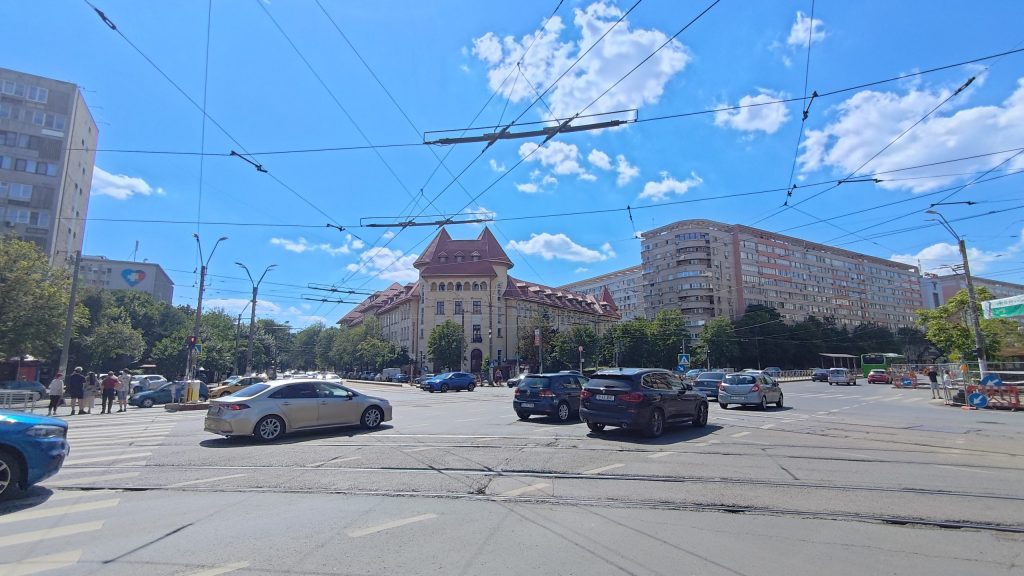 Review ASUS Zenfone 11 Ultra - face competitie marilor flagship-uri