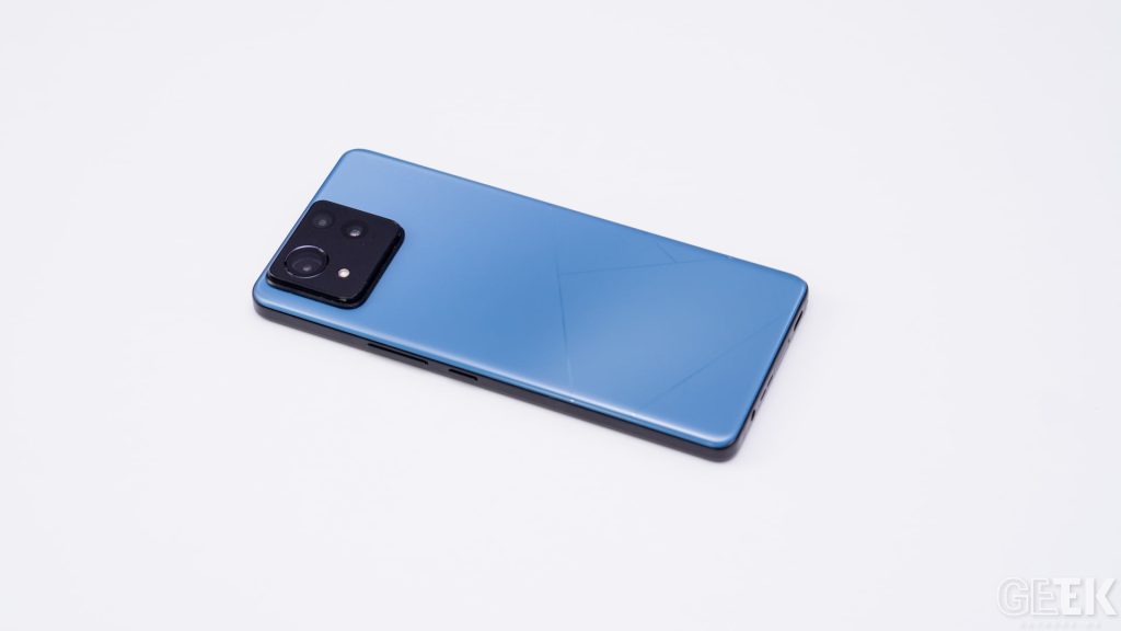 Review ASUS Zenfone 11 Ultra - face competitie marilor flagship-uri
