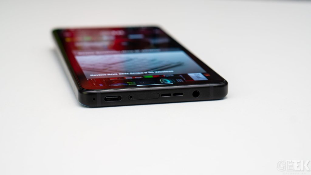 Review ASUS Zenfone 11 Ultra - face competitie marilor flagship-uri