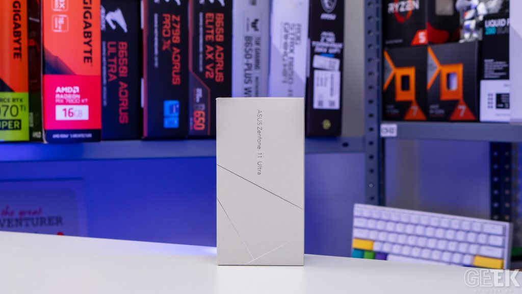 Review ASUS Zenfone 11 Ultra - face competitie marilor flagship-uri