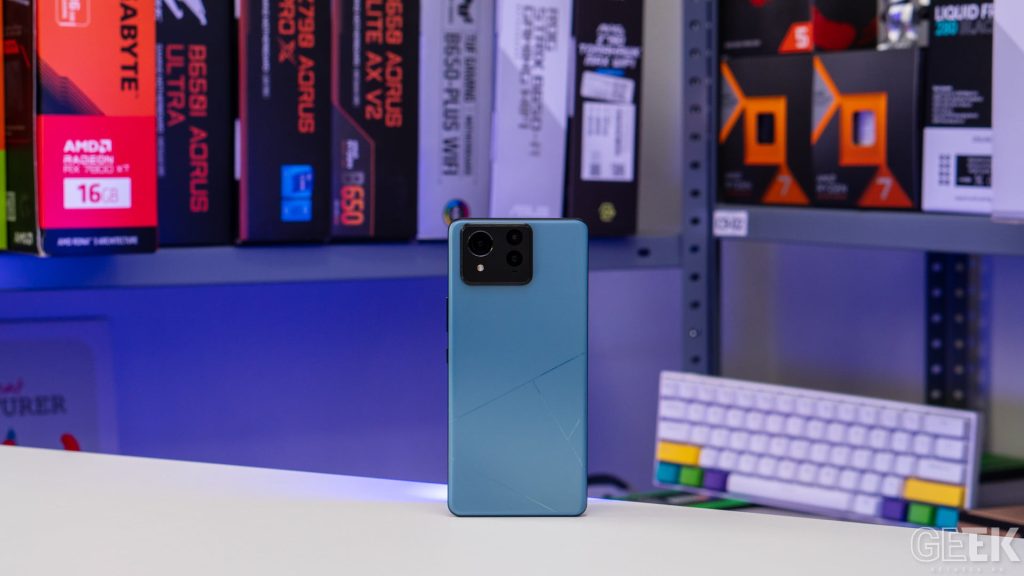 Review ASUS Zenfone 11 Ultra - face competitie marilor flagship-uri