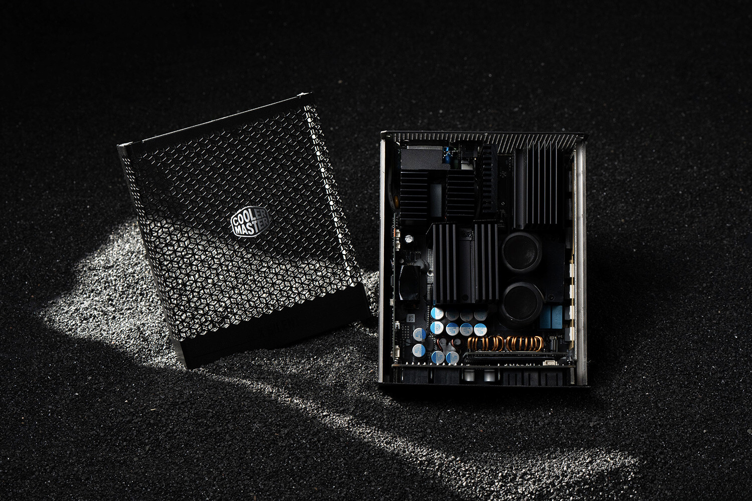 Cooler Master și Infineon lansează noua gama de surse de alimentare Series X