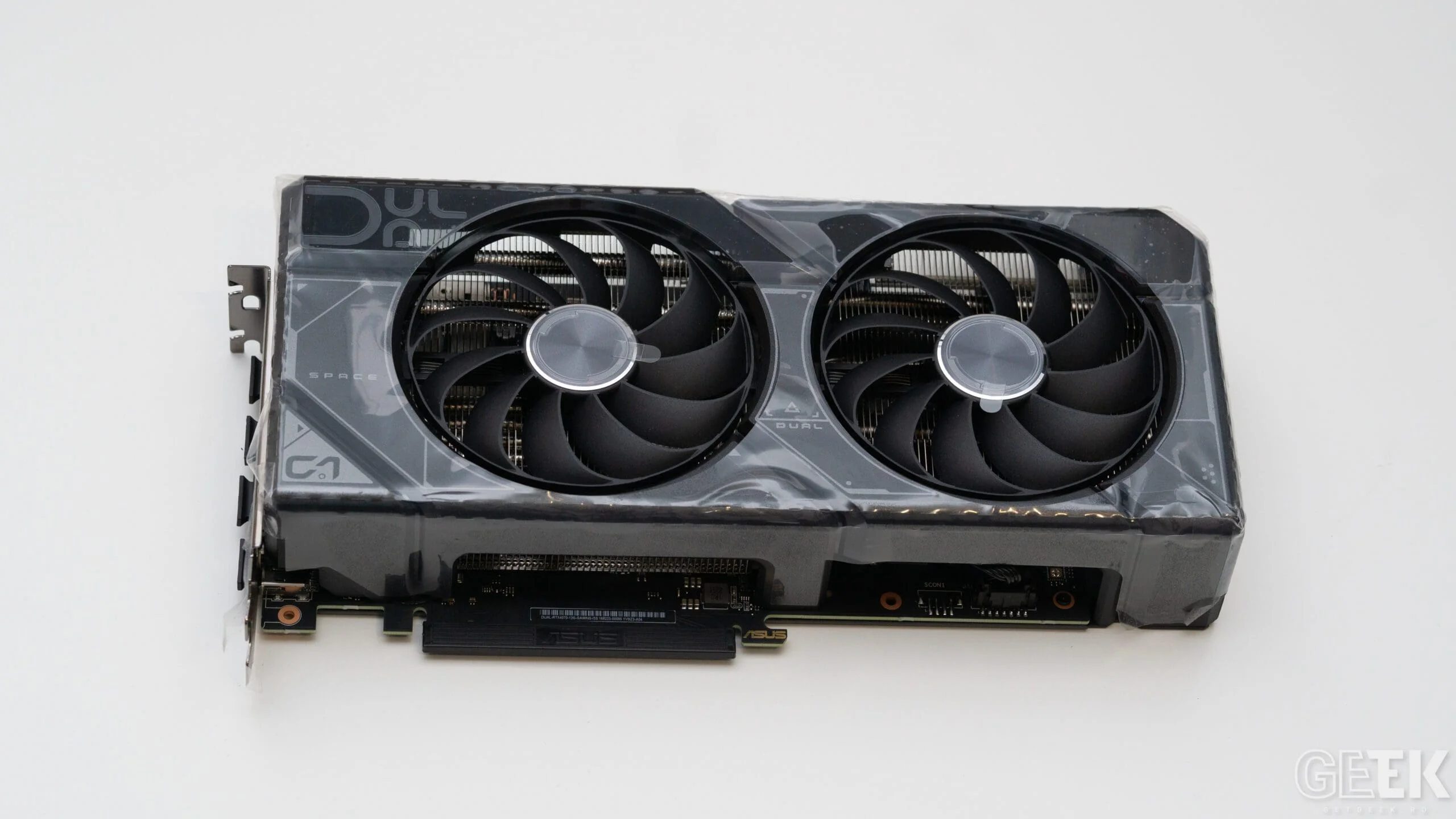 NVIDIA GeForce RTX 4070 cu GDDR6 a aparut pe piață