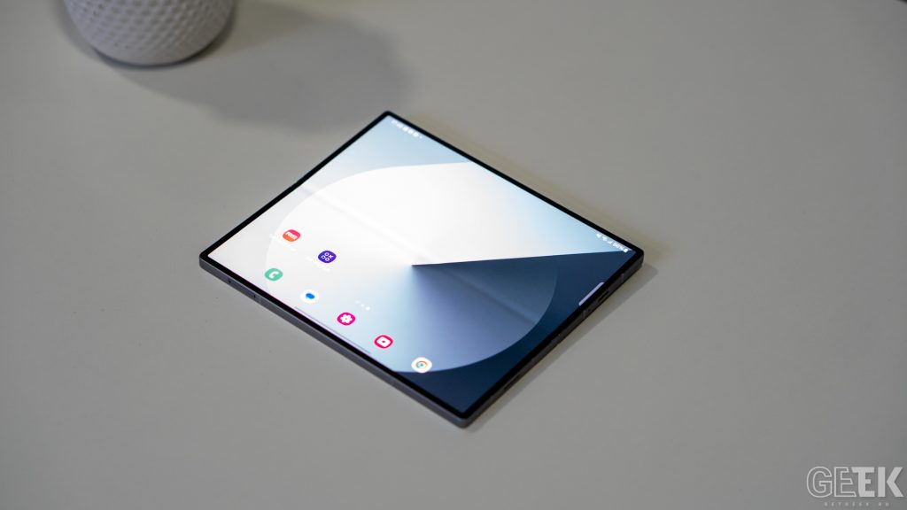 Review Samsung Galaxy Fold 6 - Communicator-ul zilelor noastre