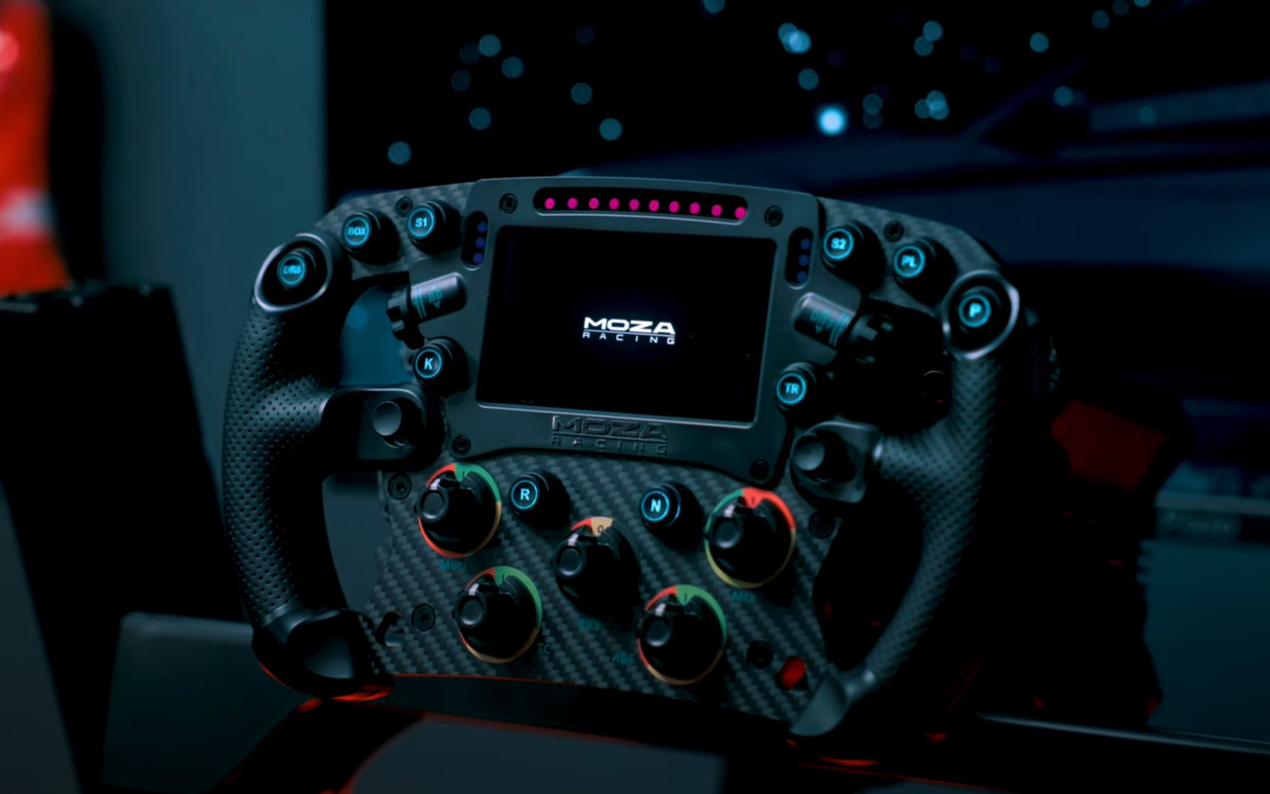 MOZA Racing lanseaza volanul FSR2 Formula Wheel si dashboard-ul CM2 Racing Dash