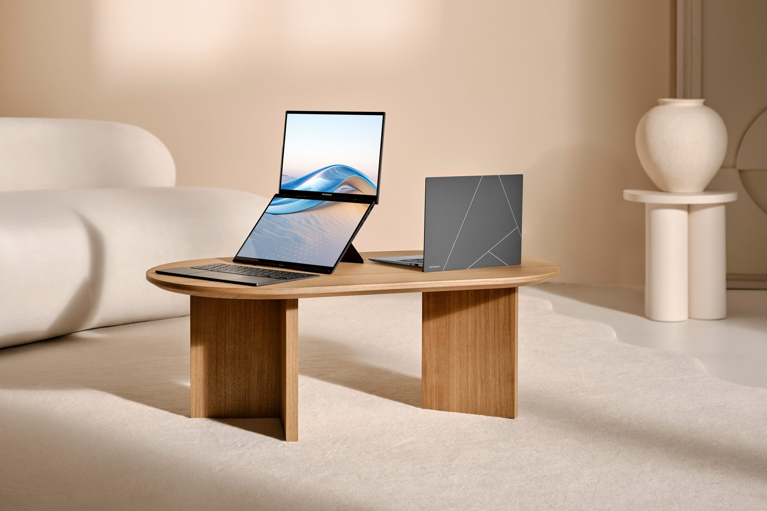 Cea de-a doua ediție a laptopului Zenbook DUO UX8406 intră pe piața românească