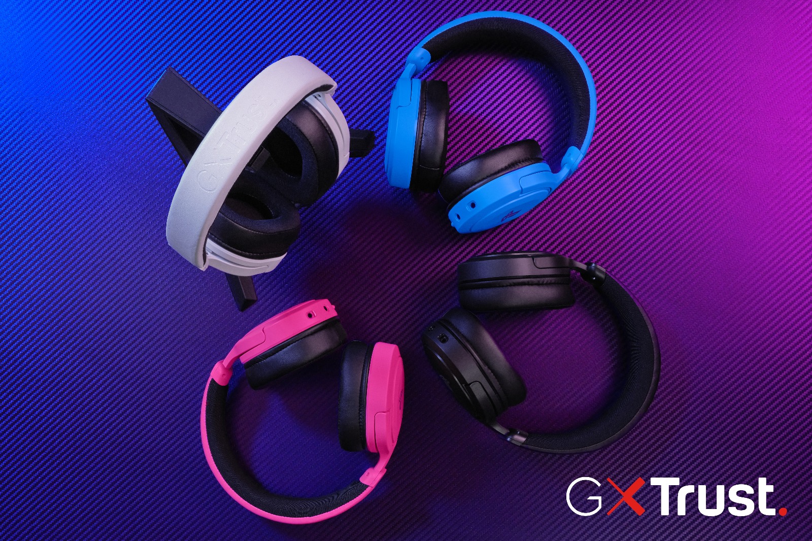 Trust lanseaza castile Forta Starlight Blue si Nova Pink