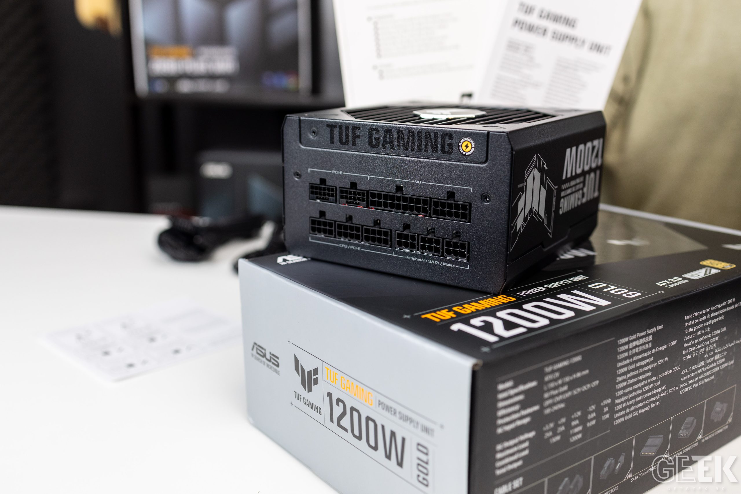 Prezentare ASUS TUF Gaming 1200W Gold