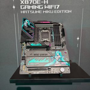 ASUS la Gamescom 2025: ROG Matrix GeForce RTX 5090, ROG Swift OLED PG27AQWP-W si ROG Xbox Ally