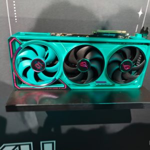 ASUS la Gamescom 2025: ROG Matrix GeForce RTX 5090, ROG Swift OLED PG27AQWP-W si ROG Xbox Ally