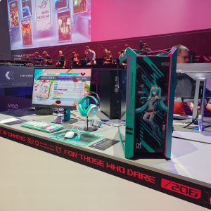 ASUS la Gamescom 2025: ROG Matrix GeForce RTX 5090, ROG Swift OLED PG27AQWP-W si ROG Xbox Ally