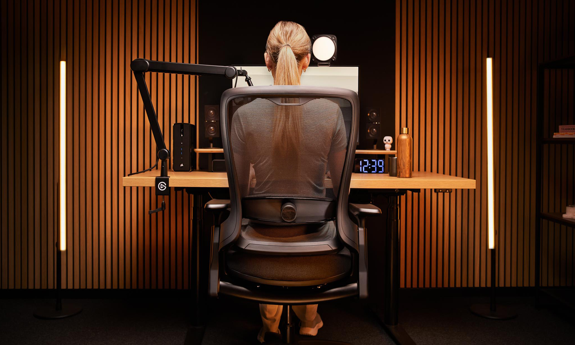 Elgato lanseaza scaunul ergonomic Embrace