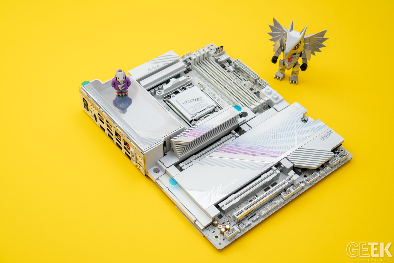 Prezentare X870E AORUS Master X3D Ice