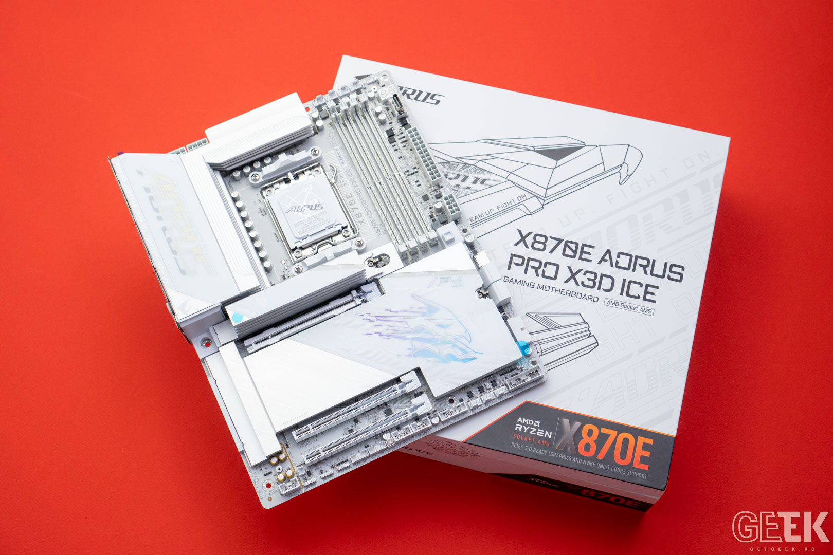 Prezentare X870E AORUS Pro X3D Ice