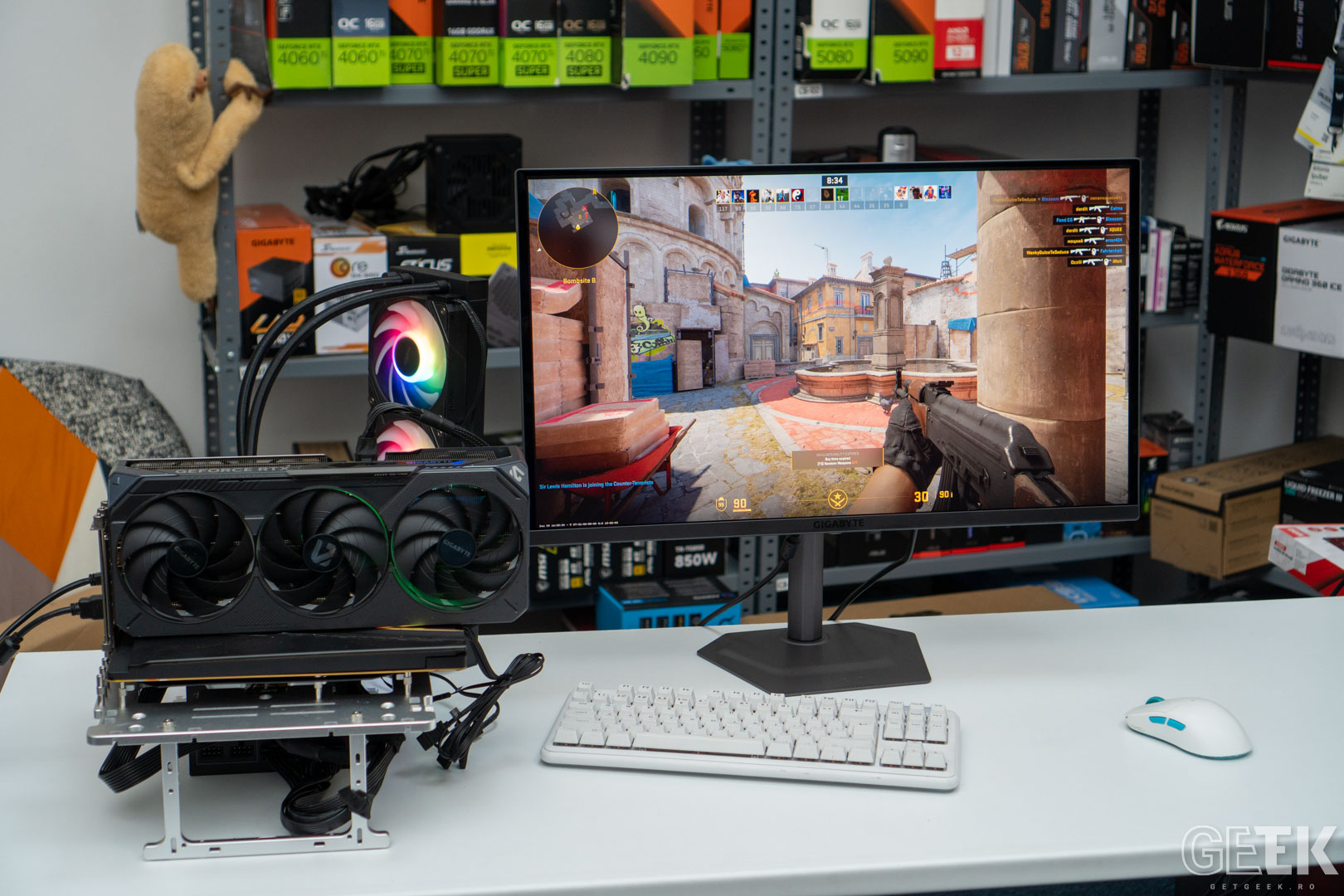 Cu GIGABYTE MO27Q2A prin titlurile competitive