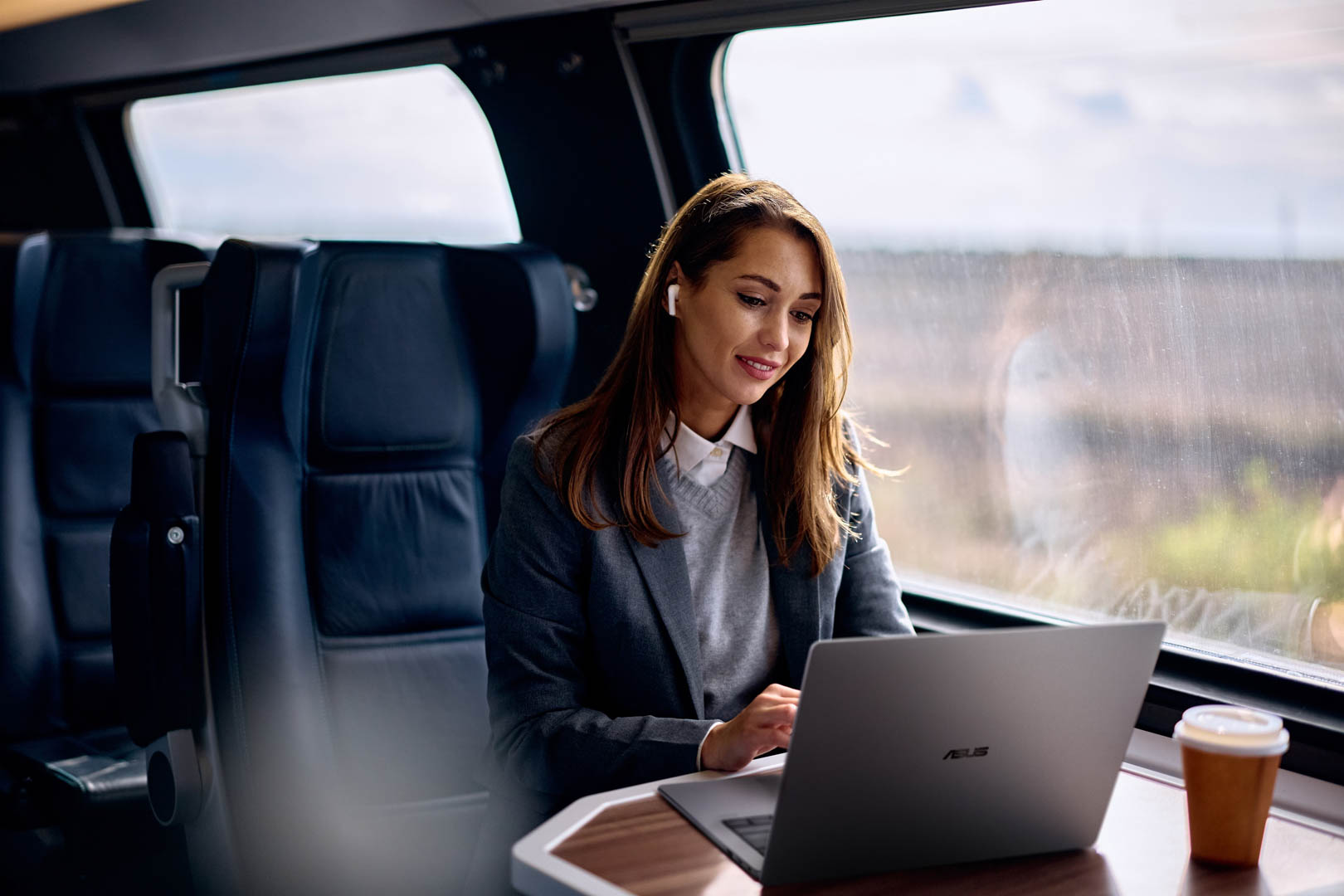 ASUS prezinta la CES 2026 un portofoliu comercial complet de dispozitive AI pentru mediul business