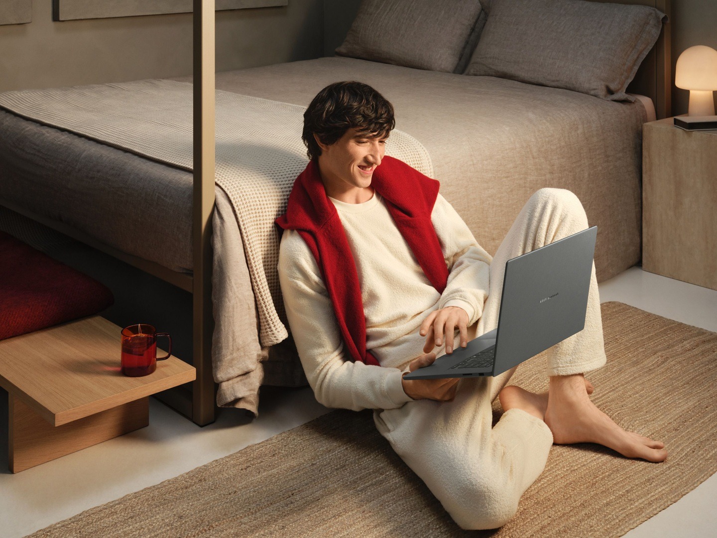 ASUS lanseaza Zenbook A16 UX3607