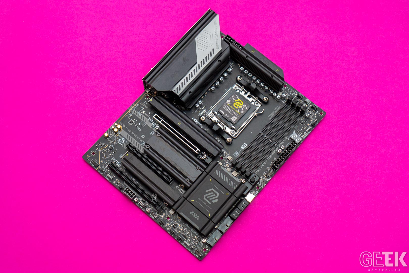 Prezentare MSI MAG X870E Tomahawk MAX WIFI