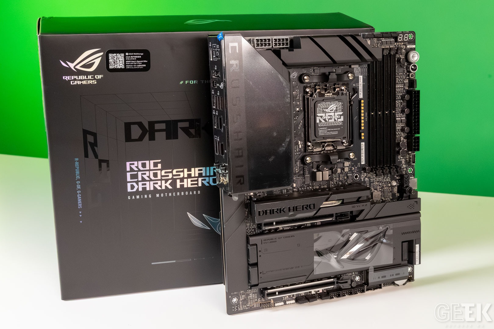 Prezentare ROG Crosshair X870E Dark Hero