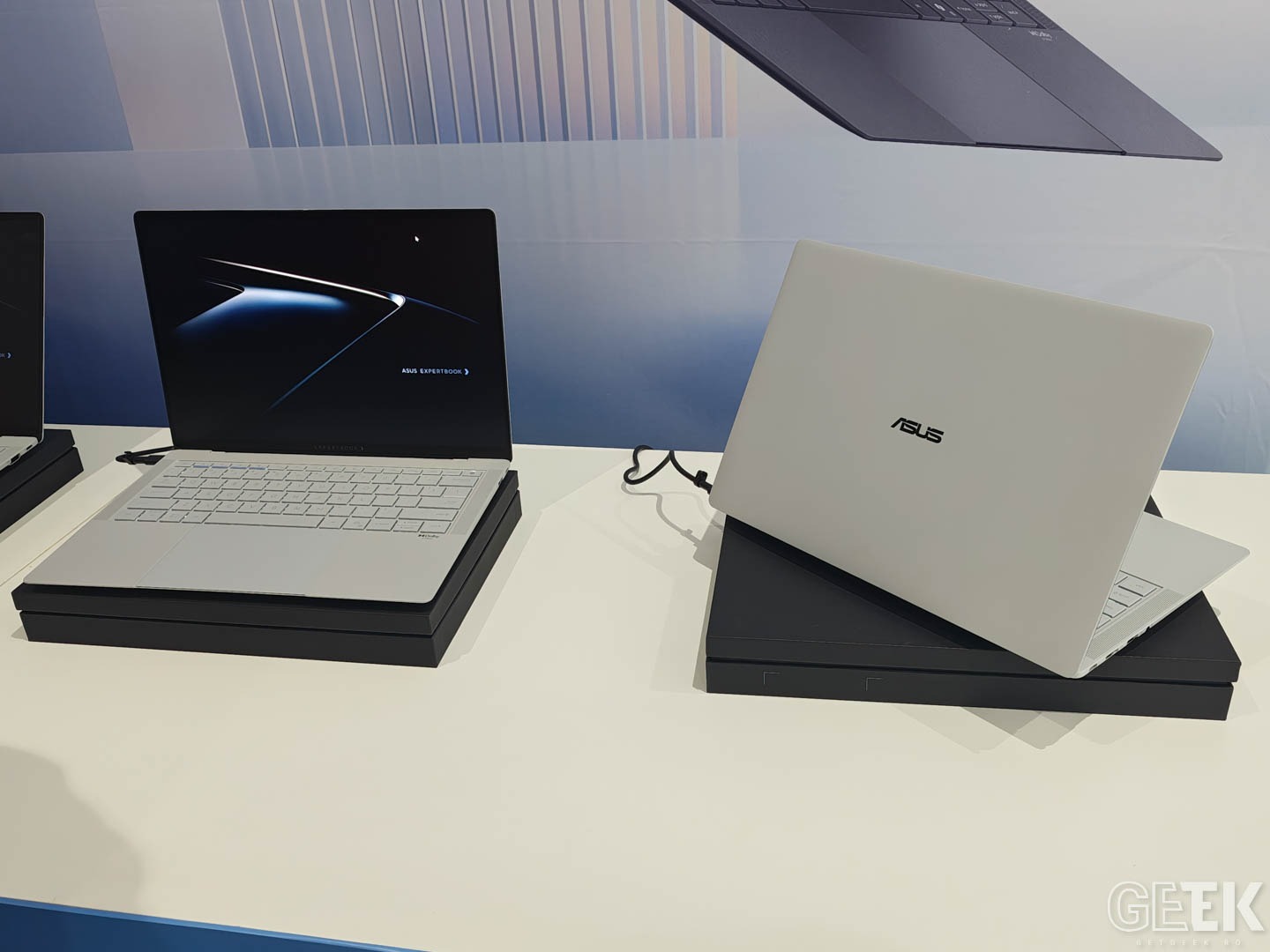 ASUS aduce in Romania noul laptop de business ASUS ExpertBook Ultra
