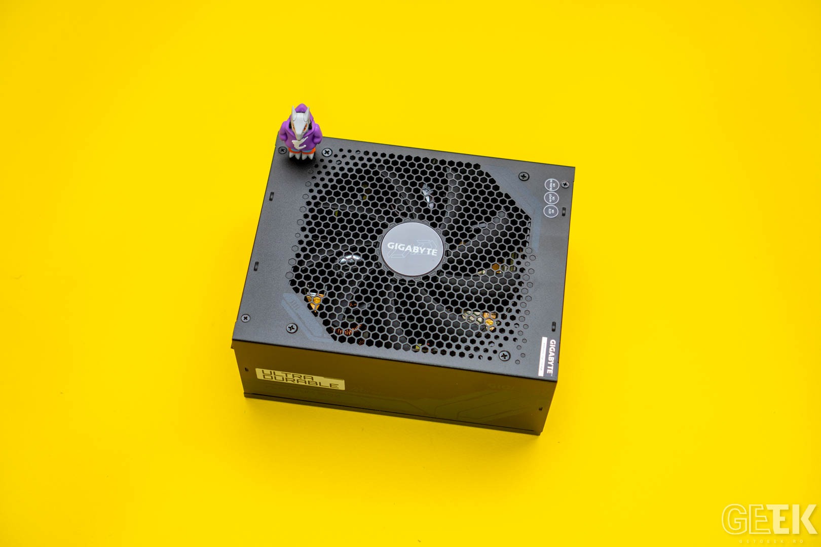 Prezentare GIGABYTE UD1600PM PG5 AI TOP