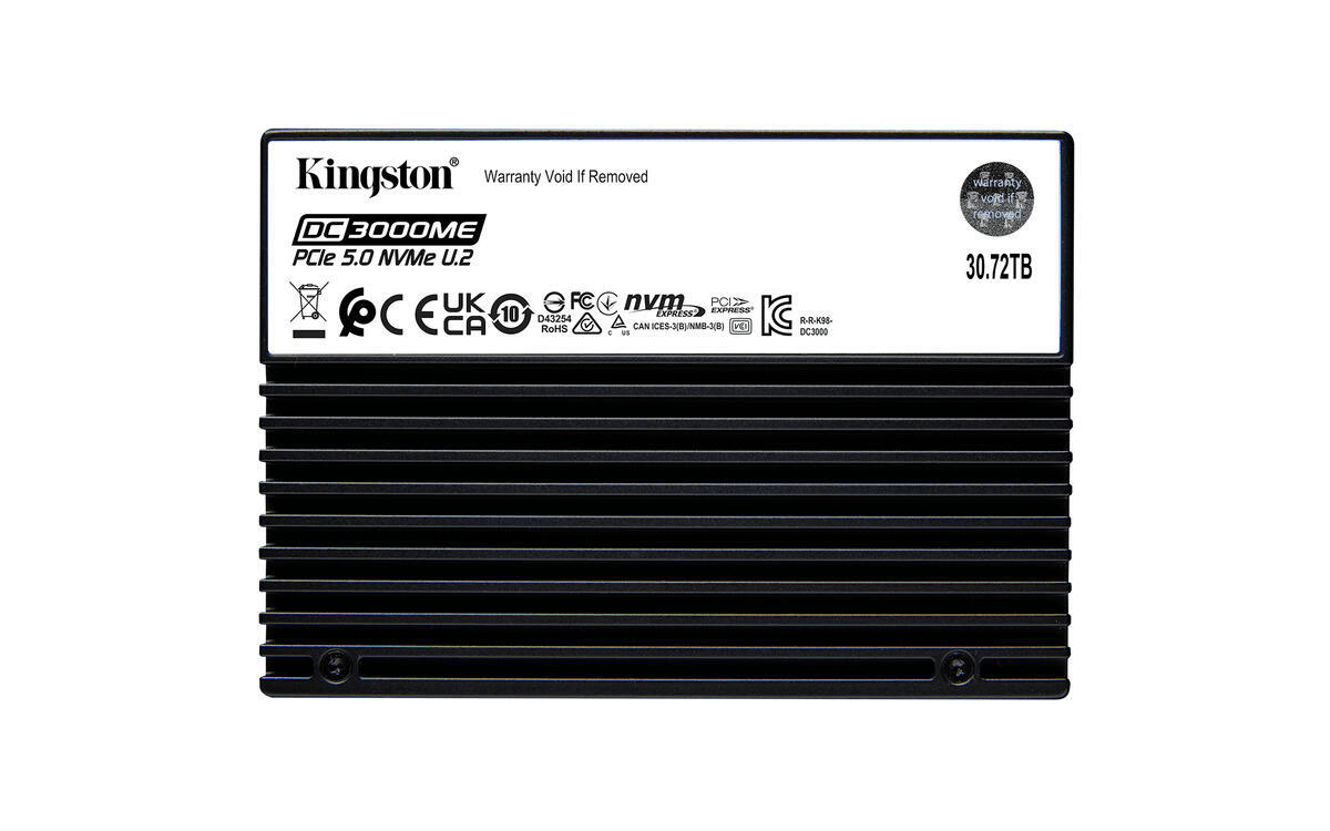 Kingston extinde gama DC3000ME cu o varianta de 30,72TB pentru centre de date