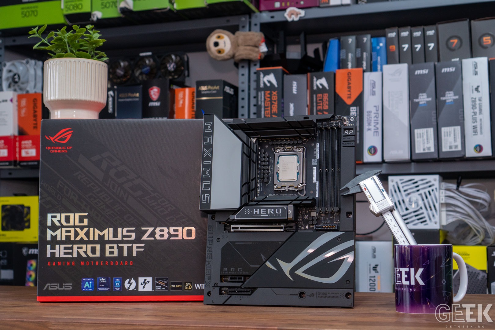 Review ROG Maximus Z890 HERO BTF - Iar ascund cablurile